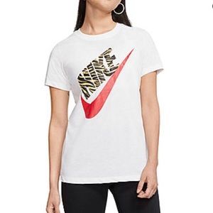 Nike Womens Crew Neck Short Sleeve Graphic T-Shirt